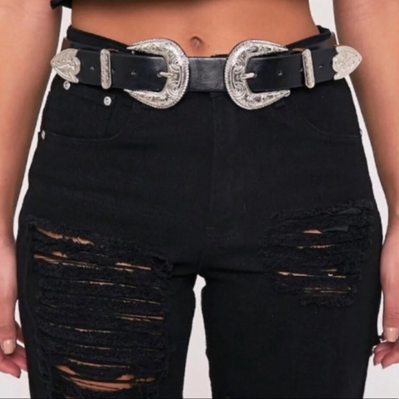 Urban Outfitters Accessories - Concha Belt